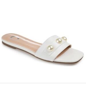 New JOURNEE COLLECTION Leonie Pearly Stud Slide Sandal In White Size 7